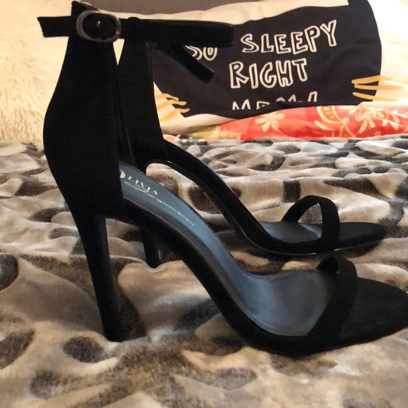 Black Olivia Heels - Picture 3 of 4
